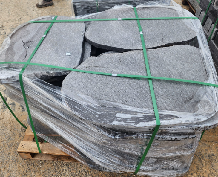 אבן מדרך בזלת פראית כ 70/80 ס”מ