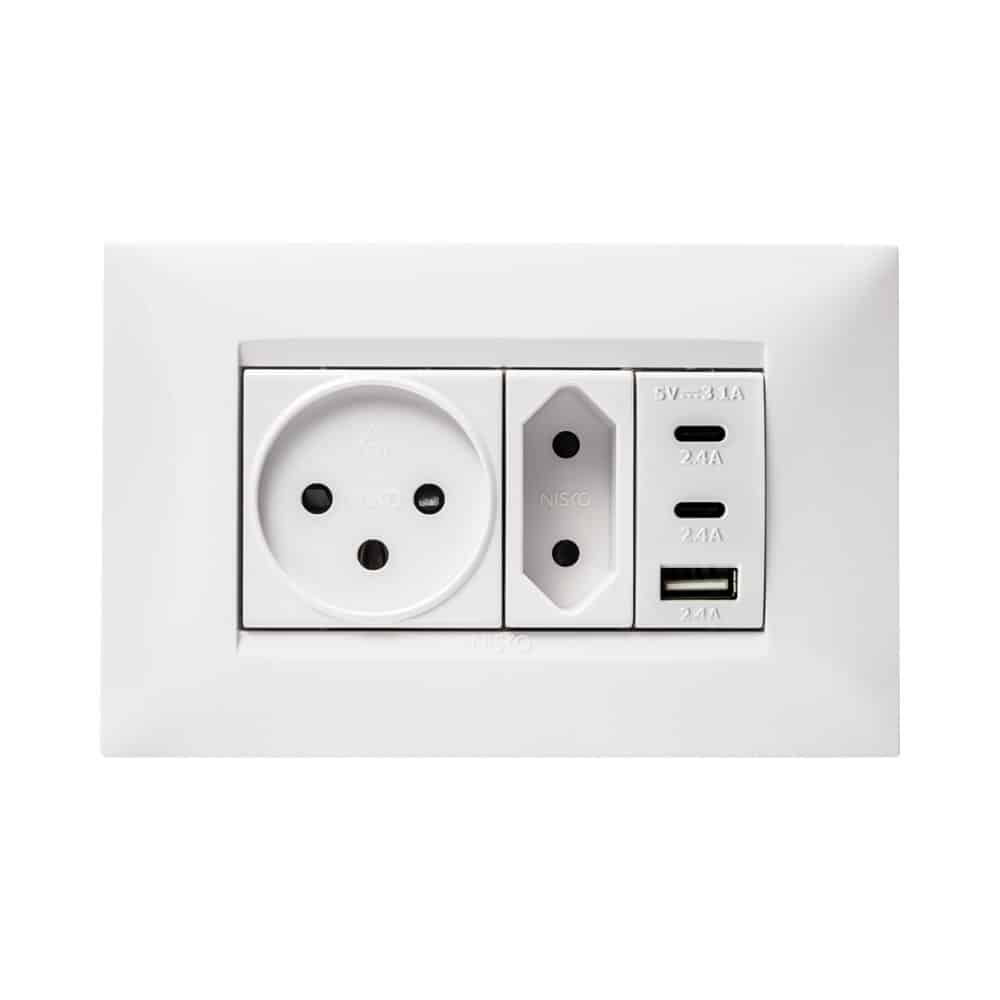 מארז טריפל USB, שקע כח, שקע דו פיני ומסגרת BE לבנה 4 מודול ניסקו סוויץ’ | NISKO