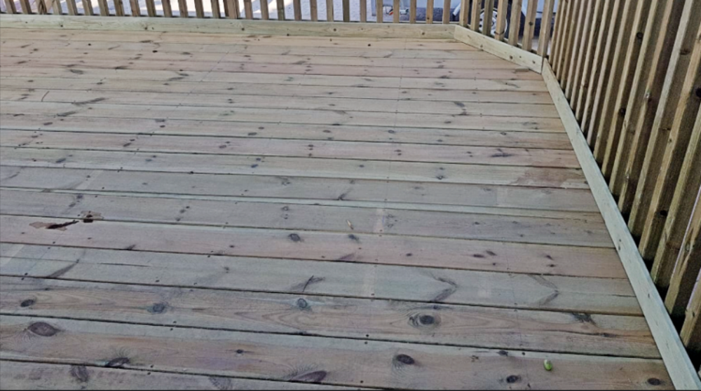 עץ אורן מוקצע ומחוטא לבניית דק 32/145 מ”מ