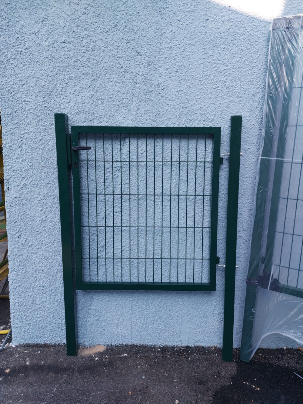 שער בלגי ירוק באורך מטר וגובה במידות שונות